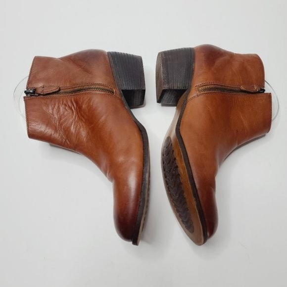 Clarks Maypearl Fawn Leather Light Brown Ankle Western Boot - Picture 4 of 16